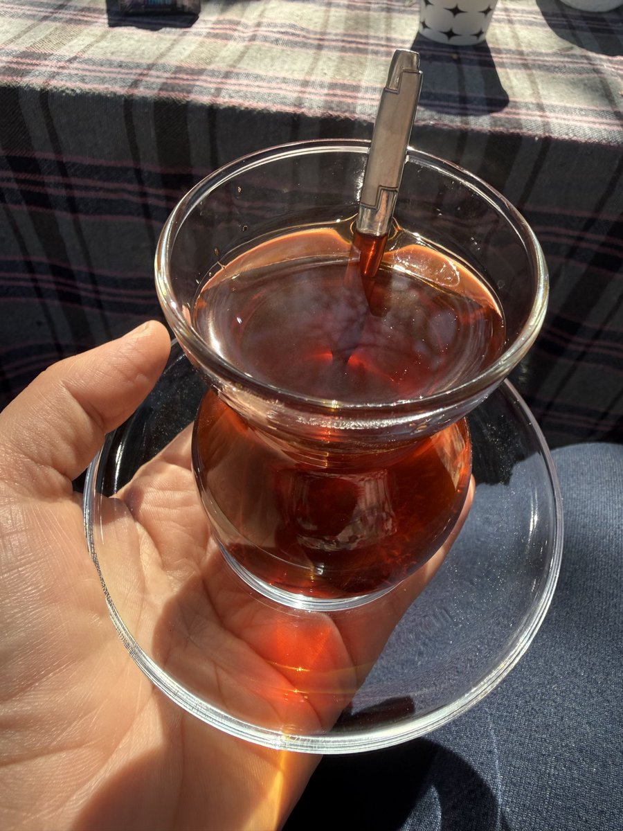 aysedogan60's tweet photo. Piknik/semaver çayı 🤤 https://t.co/7WNhaJ9wdq