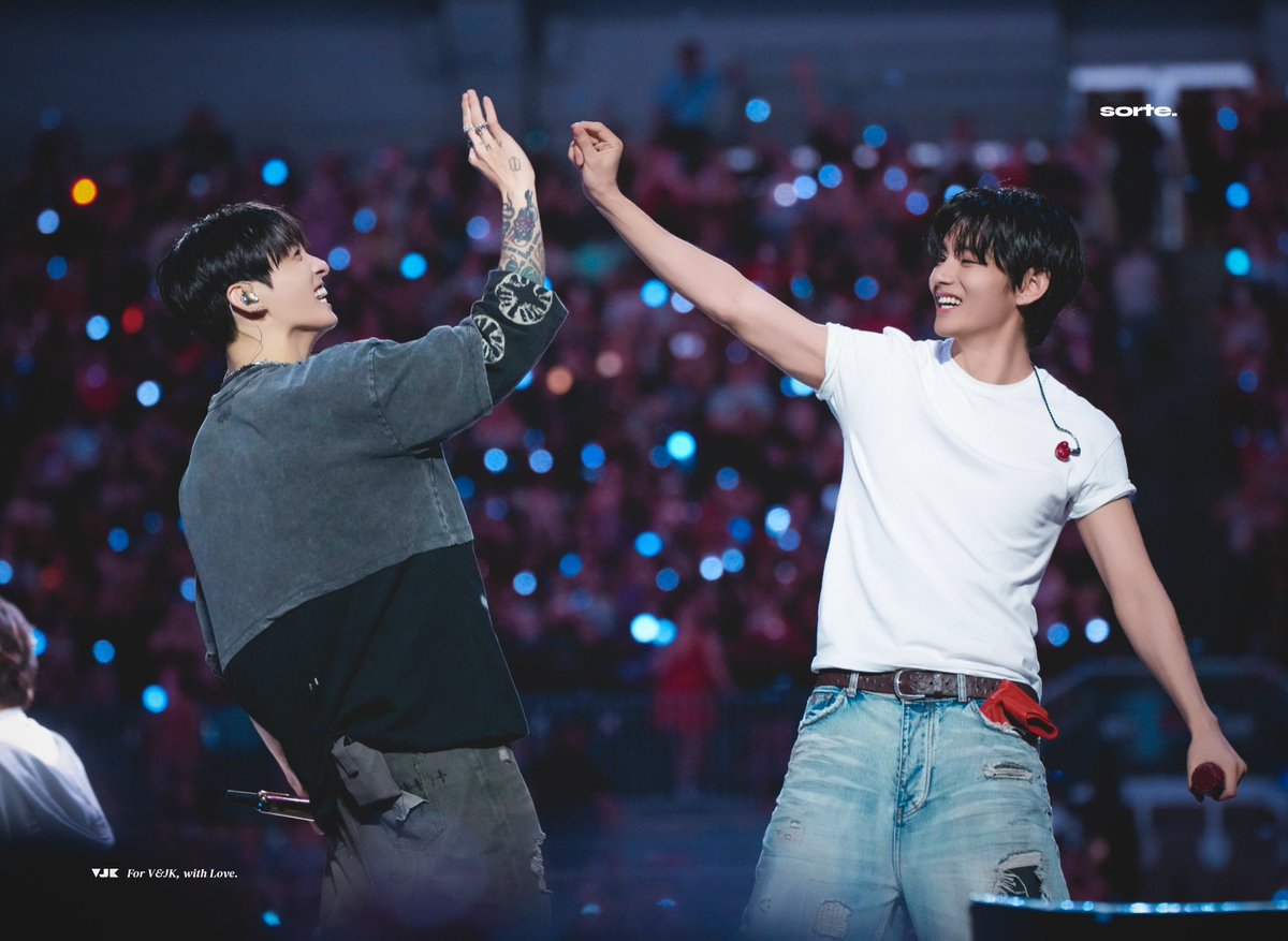 taehyung pics ✰ tweet media