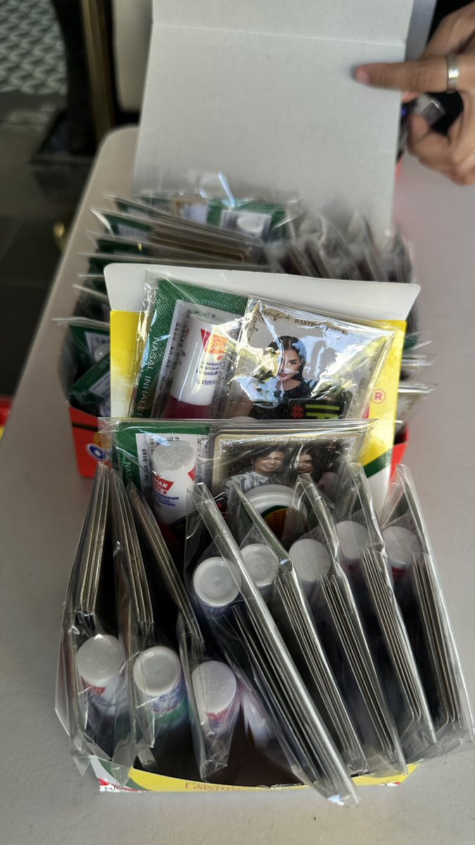 Khaye || I FELL, IT’S FINE 🌈☀️ tweet media