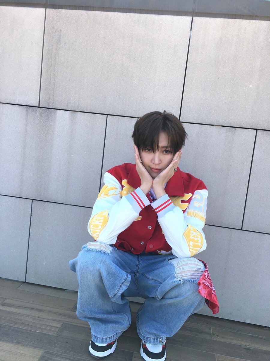 녕이.. tweet media