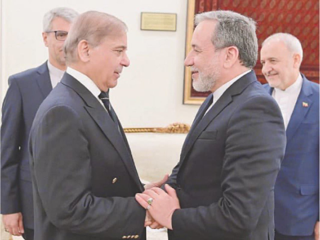 _mzk_______'s tweet photo. ایران کے وزیرِ خارجہ عباس عراقچی عمان کے شہر مسقط سے روانہ ہو کر اسلام آباد کے لیے واپس روانہ ہو گئے ہیں https://t.co/JVd4QC9VeN