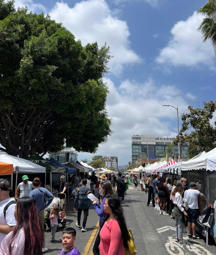 Maria6lovely16's tweet image. I popped into the Farmers' Market today. It’s absolutely bustling here at the weekend—there are loads of people and all sorts of things on sale. I reckon I’ll pop round next weekend to buy loads of veg 🤣
#Farmers' Market