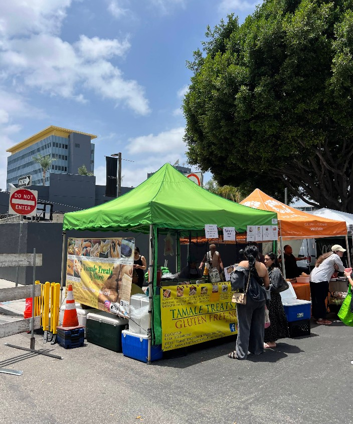 Maria6lovely16's tweet image. I popped into the Farmers' Market today. It’s absolutely bustling here at the weekend—there are loads of people and all sorts of things on sale. I reckon I’ll pop round next weekend to buy loads of veg 🤣
#Farmers' Market