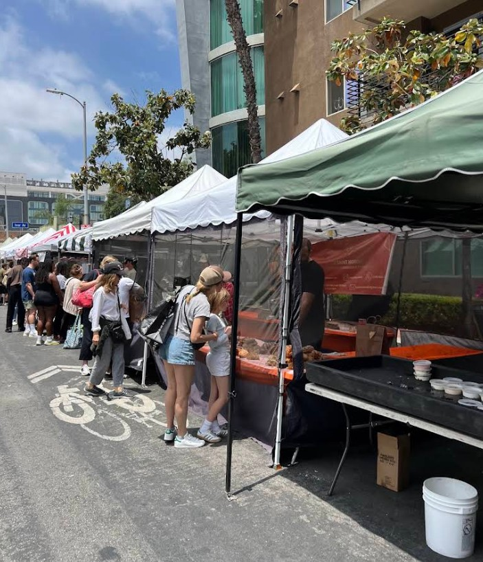 Maria6lovely16's tweet image. I popped into the Farmers' Market today. It’s absolutely bustling here at the weekend—there are loads of people and all sorts of things on sale. I reckon I’ll pop round next weekend to buy loads of veg 🤣
#Farmers' Market