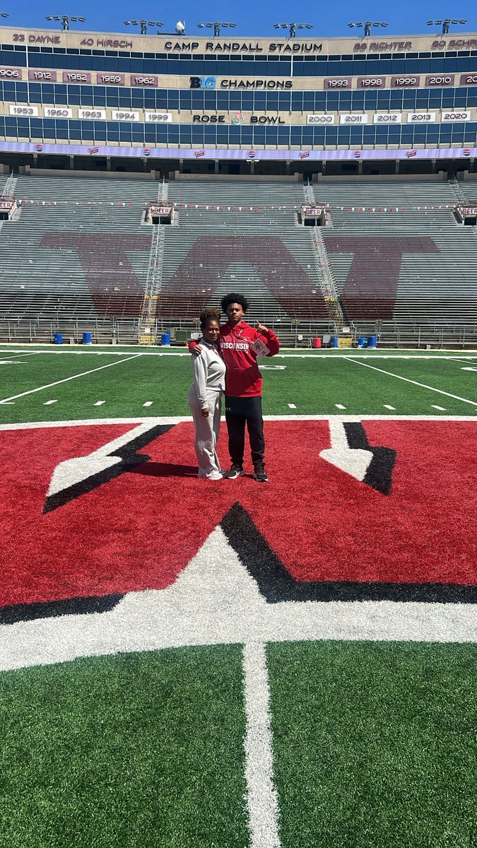 mrcapalotky4's tweet photo. had an amazing time at wisconsin this saturday can’t wait to get back down!!
@zobrink 
@SteepDiesel 
@LNorthFBRecruit 
@_damienjosephFB 
@JPRockMO 
@BuckyRecruiting 
@BadgerFootball 
@CoachJ_Everett https://t.co/0ROUqOH1uc