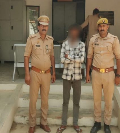 UnitedBharatUP's tweet image. लखनऊ:महिगवां में नाबालिग से छेड़छाड़ और अपहरण की कोशिश करने वाले दो आरोपी गिरफ्तार;मुख्य आरोपी जेल गया और किशोर बाल सुधार गृह भेजा गया। पुलिस ने गुलालपुर मोड़ से पकड़कर POCSO और BNS की धाराओं में बड़ी कार्रवाई की है।#Lucknow #Crime #UttarPradesh #LucknowPolice #POCSO #Mahigwan