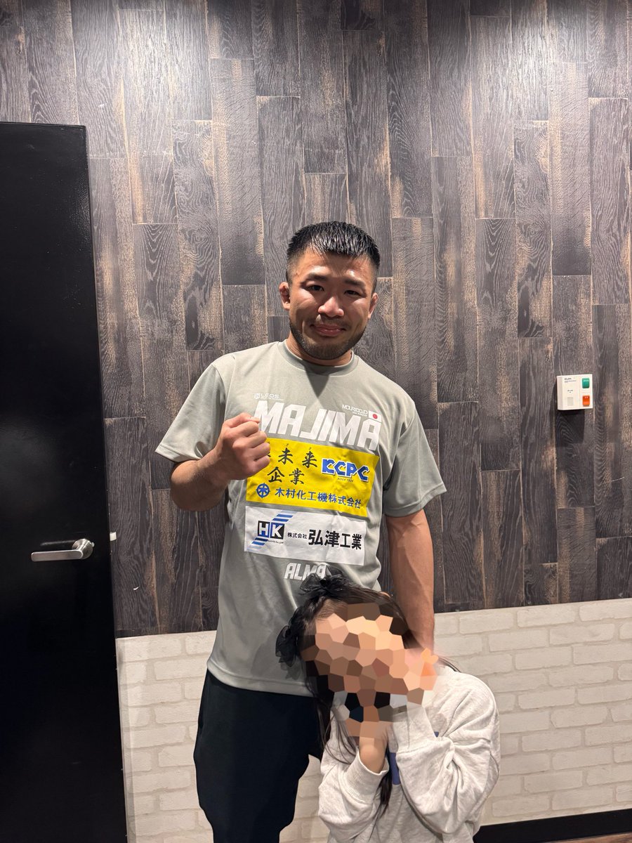 aaa_708un's tweet photo. RIZIN LANDMARK 13 in FUKUOKA
摩嶋選手の
祝勝会に呼んでいただきました
改めて、摩嶋選手　おめでとう御座います
お久しぶりにお会いできて、娘も
喜んでました🥹😭🩷 https://t.co/BuAQ0mRMdq