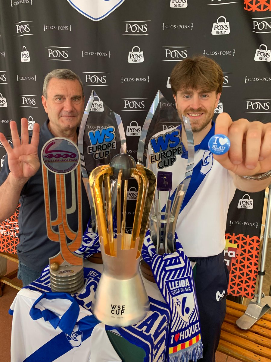 PostureigLleida's tweet photo. El Pons Lleida, @LleidaLlista, tetracampió de la copa CERS, ens ha dedicat aquesta foto amb #PostuXapa #ILoveBlau per l'@ADC_CAT, les 4 copes, i unes boniques paraules, moltes gràcies!!! 💙💙💙 https://t.co/bv26M2HDC8 https://t.co/kV8zj5G3gr