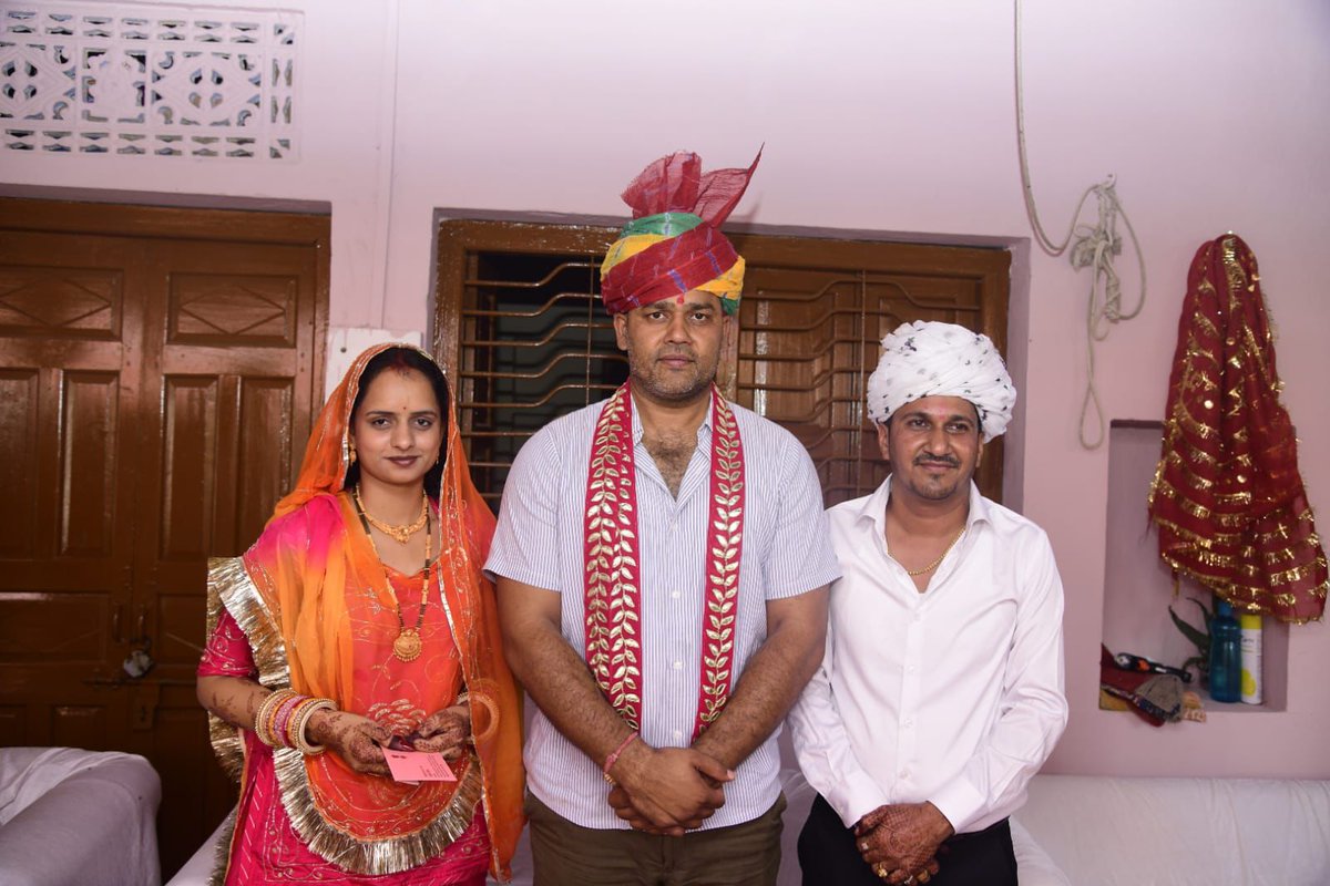 AshokChandnaINC's tweet photo. हिंडोली नैनवां में कांग्रेस नेताओं के परिवारिक शादी समारोह में, सभी नव विवाहित जोड़ों को हार्दिक बधाई एवं उज्जवल भविष्य की शुभकामनाएं l https://t.co/5lYqTkbAEK