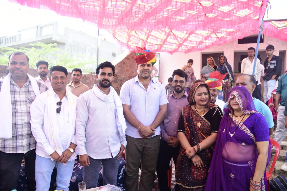 AshokChandnaINC's tweet photo. हिंडोली नैनवां में कांग्रेस नेताओं के परिवारिक शादी समारोह में, सभी नव विवाहित जोड़ों को हार्दिक बधाई एवं उज्जवल भविष्य की शुभकामनाएं l https://t.co/5lYqTkbAEK