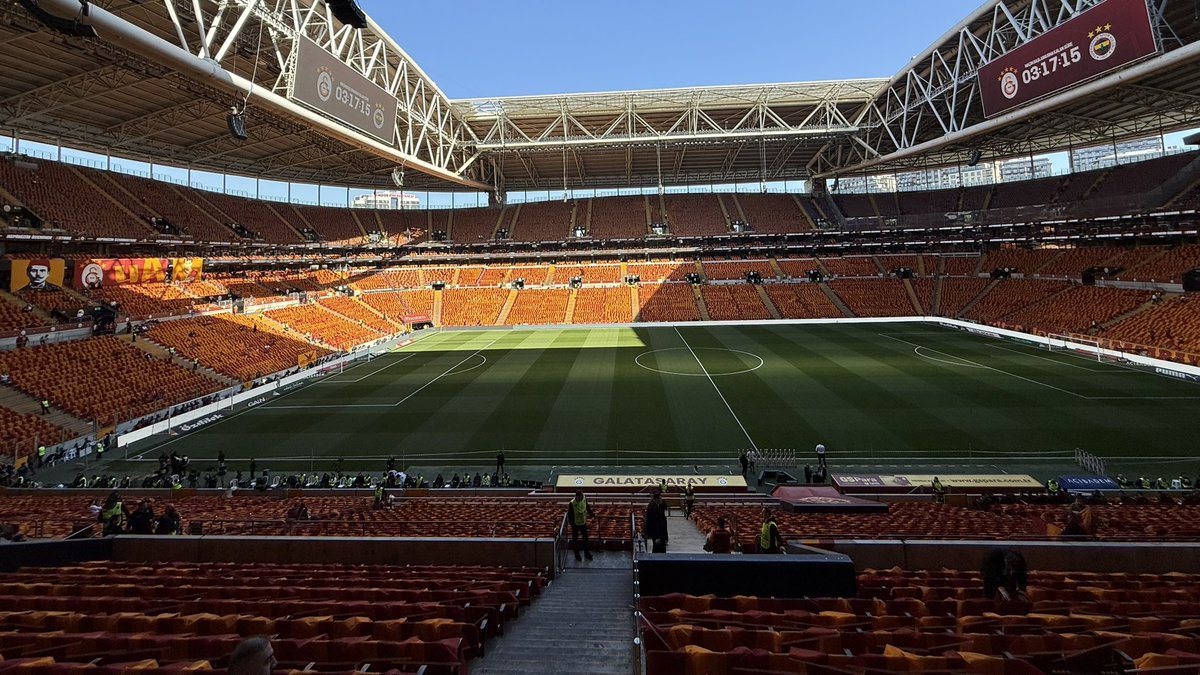 forzacimbom's tweet photo. Ali Sami Yen Rams Park 🟨🟥 https://t.co/d5kaNysdn1