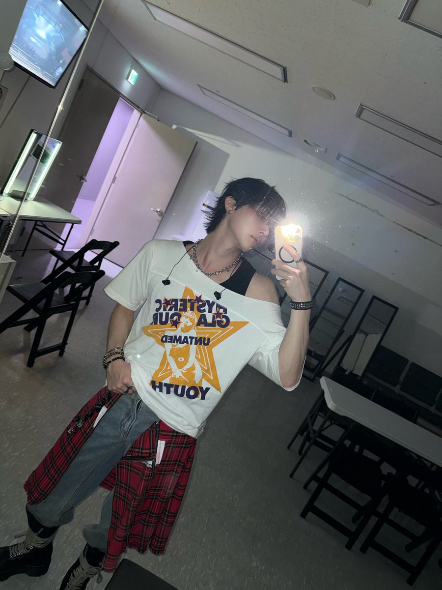 260426] #NICHOLAS 🌟 weverse post 🍓: “🎸” #andTEAM #andTEAM_NICHOLAS