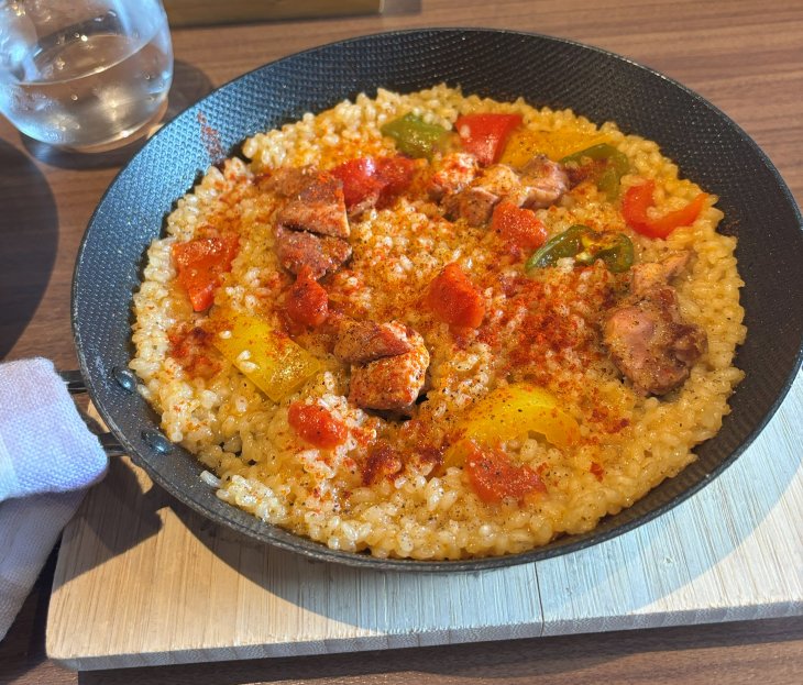 SA_4016's tweet photo. 上前津のフードふうどという世界各国の料理を扱ったお店がリニューアルされてヨーロッパの料理とワインをテーマにした「The Cork&amp;Plate by foodfudo」に変わったとのことで行ってみた
ランチは美味しかったし、夜はお酒の種類が増えてる感じでよかった　ヾ('ω'*)ノ https://t.co/Q9OIYBlrFu