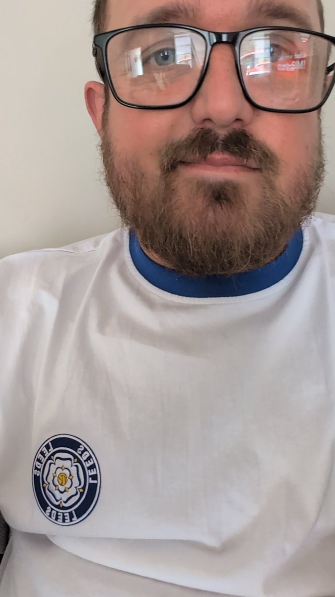 DannLufc's tweet photo. I ASKED MY MOTHER WHAT SHOULD I BE - SHOULD I BE CHELSEA, SHOULD I BE LEEDS - HERE'S WHAT SHE SAID TO MEEEE #LUFC https://t.co/zQwHyYHoOi