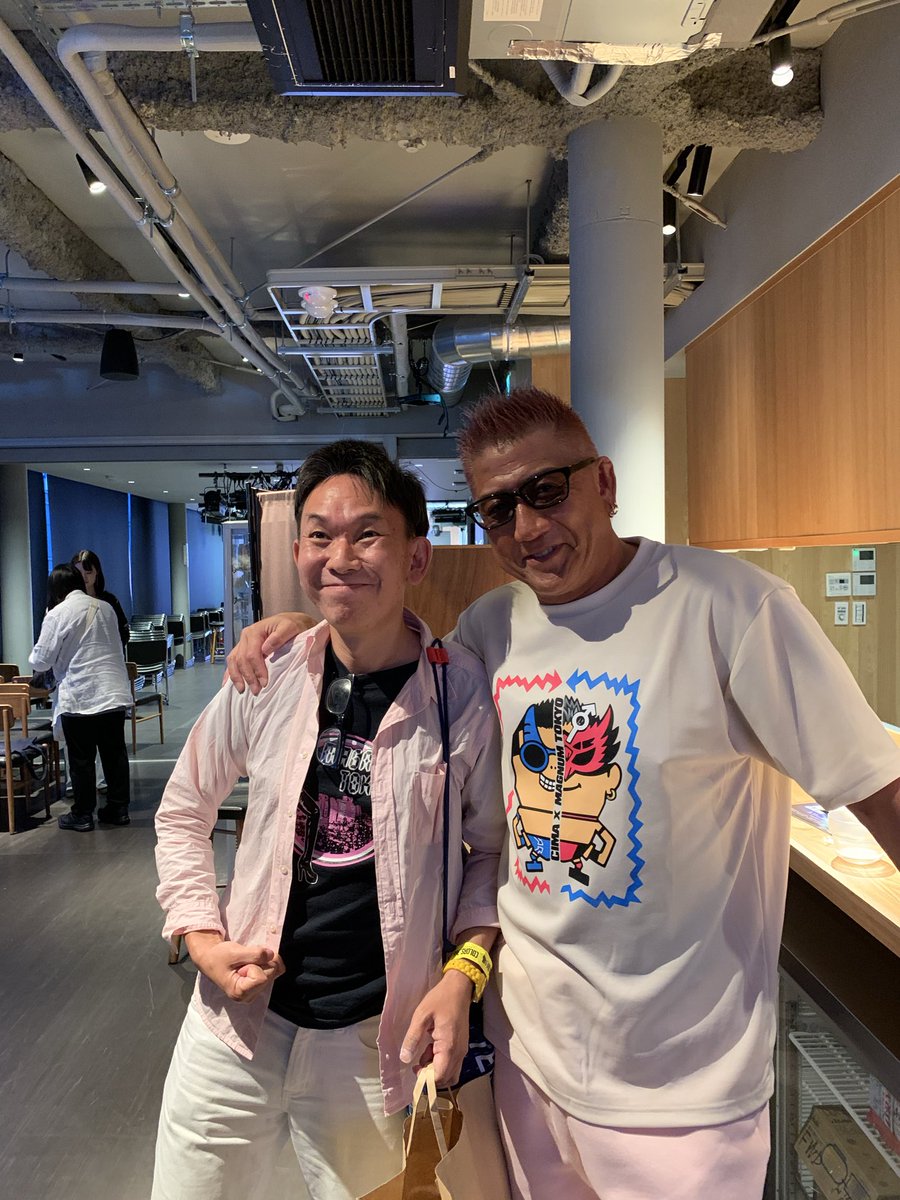 chiguxile_1018's tweet photo. 闘龍門は僕の青春でした。マグナムさんにまた会える日が来るとは。高校時代に頭触ったくだりたくさんいじっていただきありがとうございました！#CIMA #マグナムTOKYO #吉野正人 #運命の再会 https://t.co/pfhjlILFbs