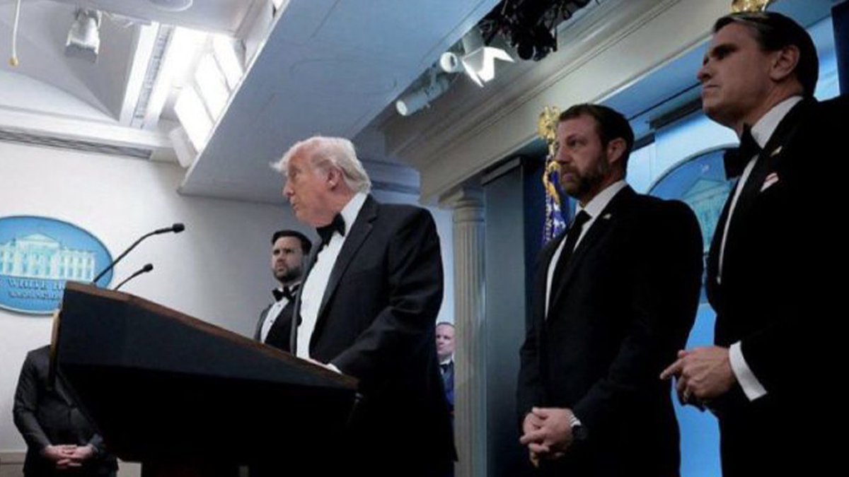opaisonline's tweet image. Interbacional 
Donald Trump sofre atentado e escapa ileso
#donaltrump #eua #opais #opaisonline #gruposoico
Leia mais em: opais.co.mz/donald-trump-s…