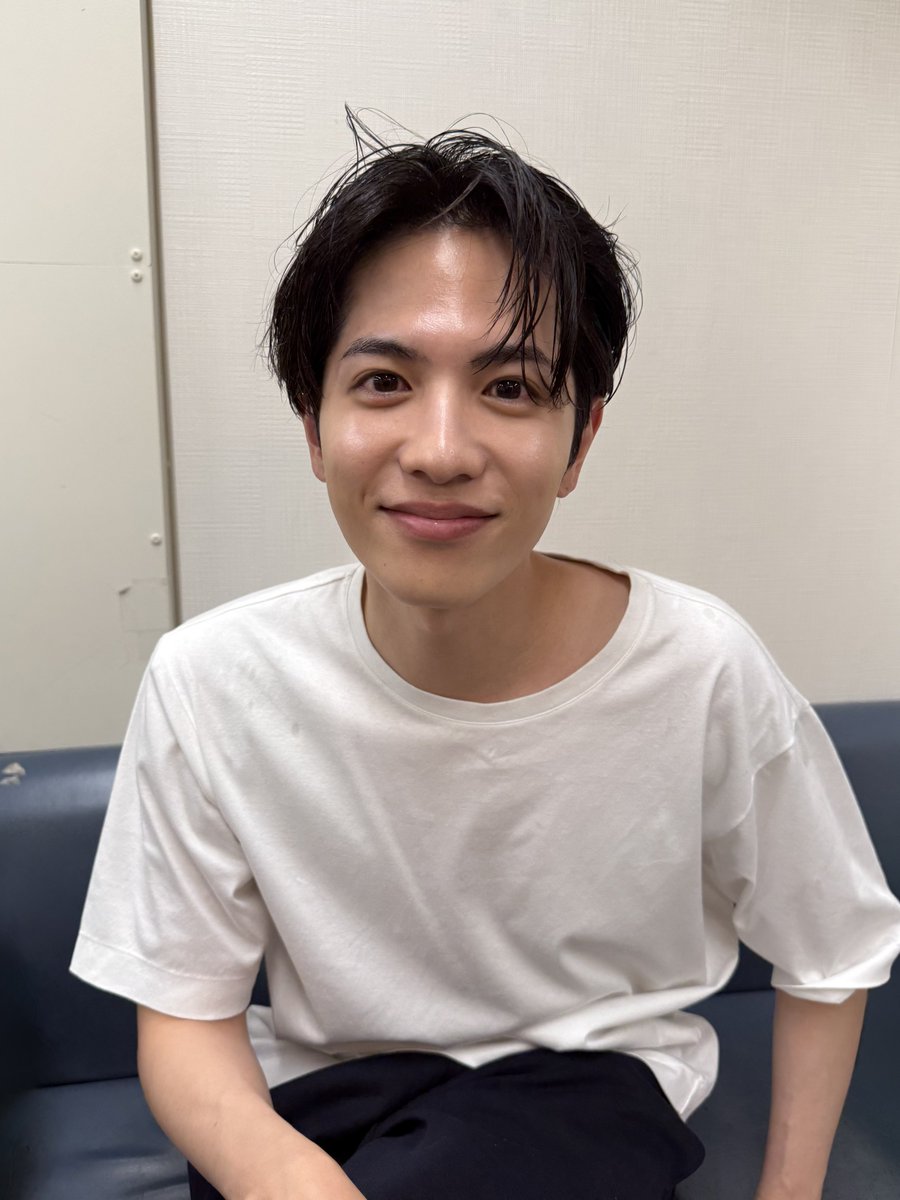 10回切って倒れない木はない
🌳第3話 放送中✨

お家がなかなか見つからないミンソク…
もしかして、これって
キョンファさんの…？？

従業員控え室に寝泊まりする
ミンソクさんオフショット🚿

TVerリアルタイム配信📱
bit.ly/tver_10kaikitt…

志尊淳