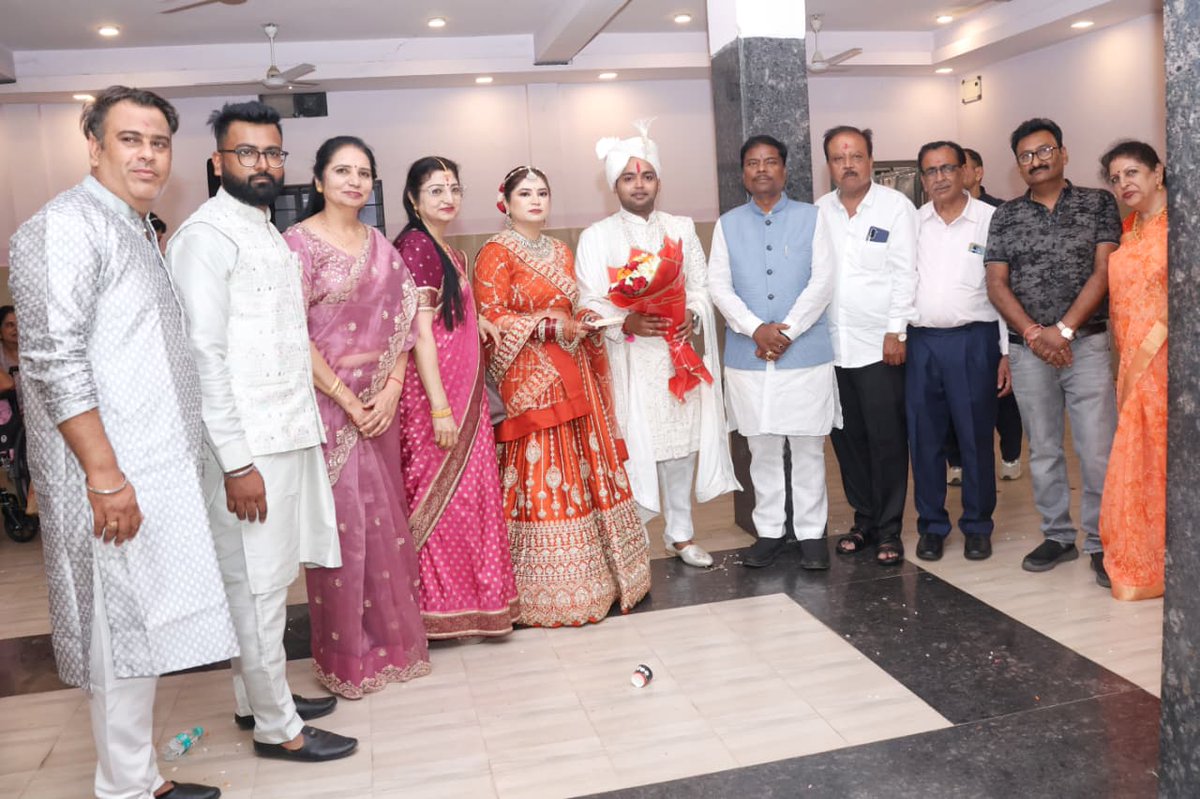 KedarKashyapBJP's tweet image. जगदलपुर निवासी श्री अरुण दीवान जी के सुपुत्री सौ.का. डॉ. अदिति संग चि. नितिन के परिणय उत्सव में शामिल होकर नवयुगल को बधाई एवं शुभकामनाएं दी।

मैं माई दंतेश्वरी से आपके सुखमय एवं समृद्ध वैवाहिक जीवन की कामना करता हूं।

#Congratulations