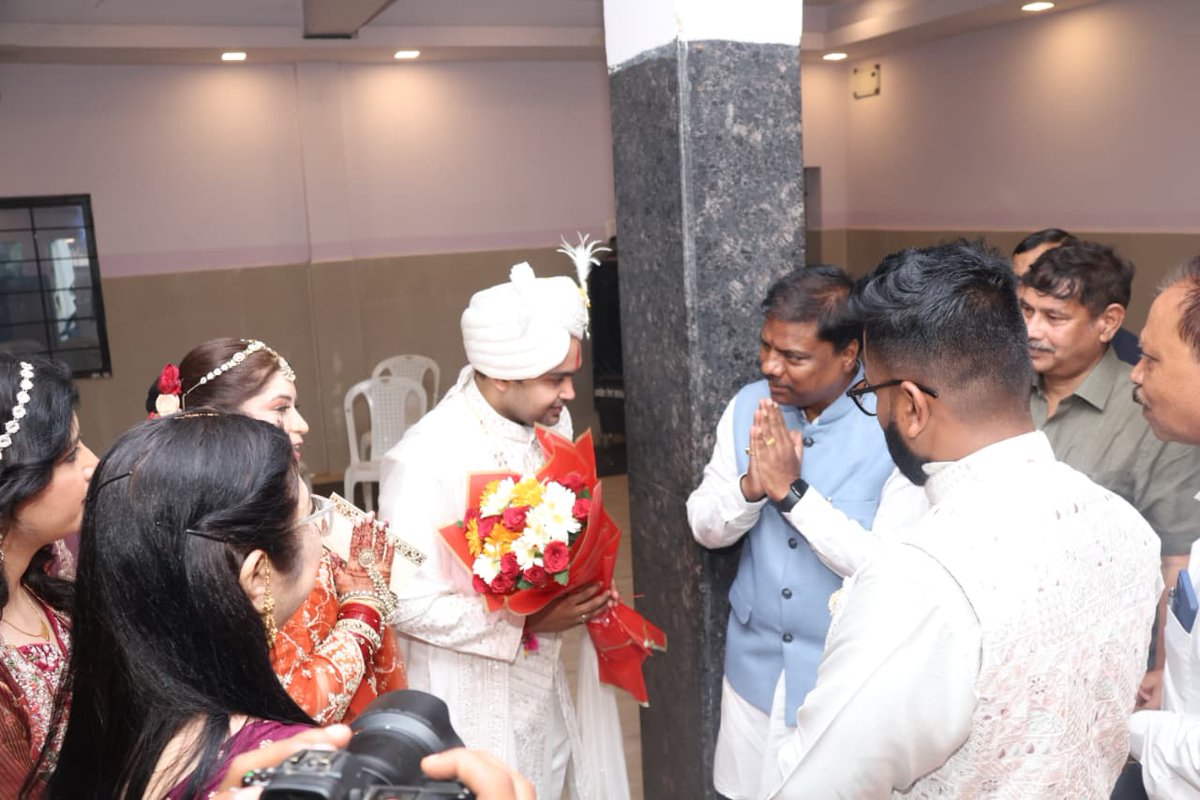 KedarKashyapBJP's tweet image. जगदलपुर निवासी श्री अरुण दीवान जी के सुपुत्री सौ.का. डॉ. अदिति संग चि. नितिन के परिणय उत्सव में शामिल होकर नवयुगल को बधाई एवं शुभकामनाएं दी।

मैं माई दंतेश्वरी से आपके सुखमय एवं समृद्ध वैवाहिक जीवन की कामना करता हूं।

#Congratulations