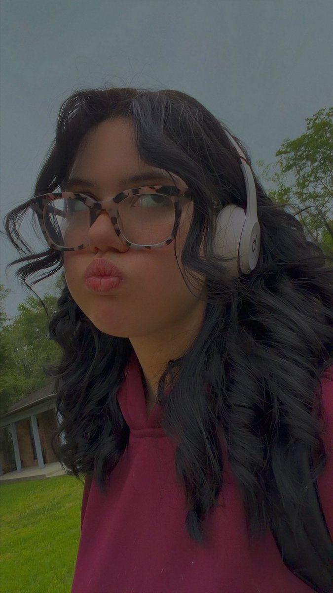 Ellie Nova tweet media