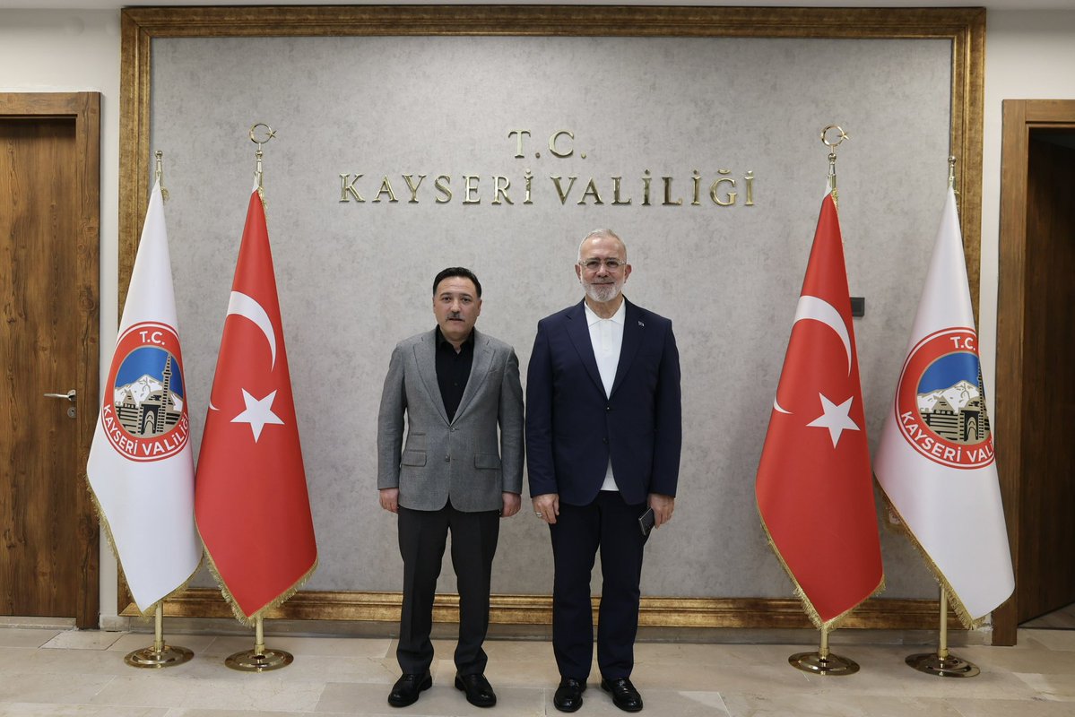 AK Parti TBMM Grup Başkanvekili ve Manisa Milletvekili Sayın Bahadır Yenişehirlioğlu, beraberindeki heyetle birlikte Valimiz Sayın Gökmen Çiçek’e nezaket ziyaretinde bulundu.

Gerçekleştirilen ziyarete Kayseri Milletvekili Şaban Çopuroğlu ve Büyükşehir Belediye Başkanı Memduh