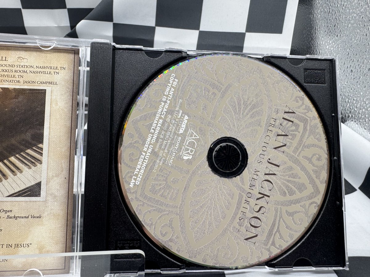 WilliamJGraham's tweet image. Check out Precious Memories by Alan Jackson (CD, Feb-2005, Arista) ebay.us/m/Gkyolj #eBay via @eBay 
"Precious Memories" by Alan Jackson is a gospel album released under Arista Records in 2005. Produced by Keith Stegall, the album features a mix of gospel and country