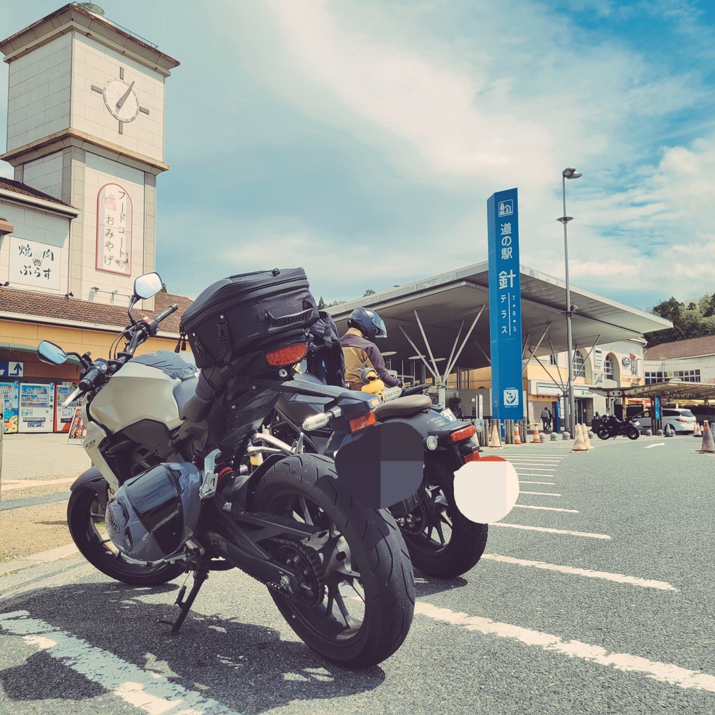 ななせ tweet media