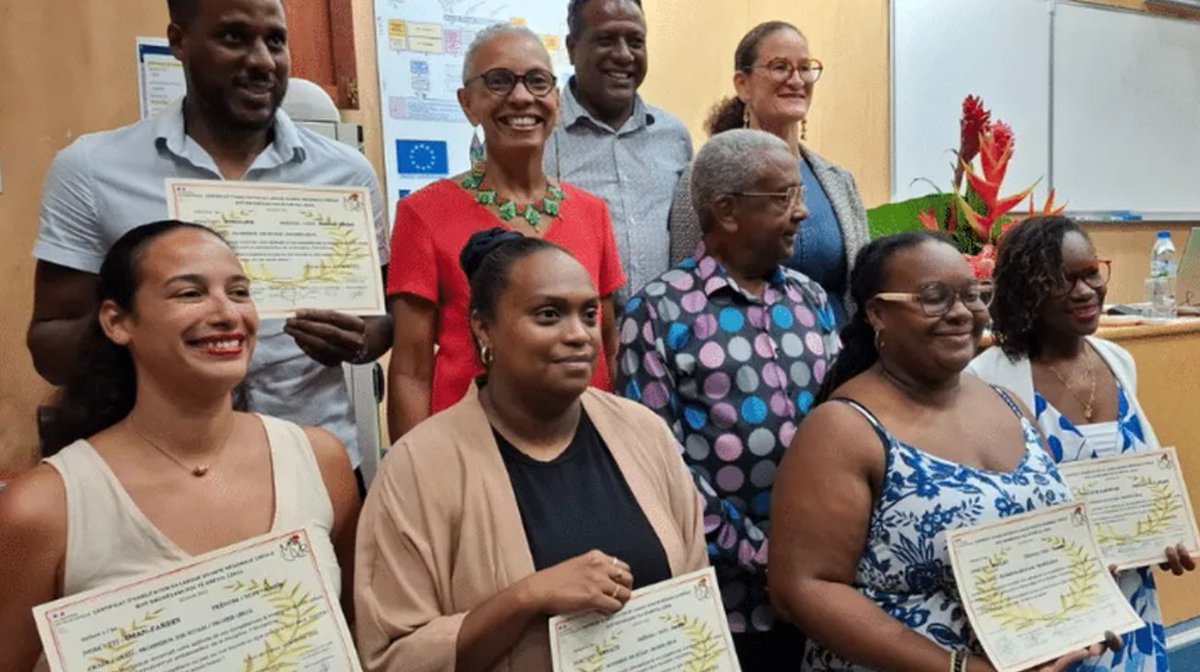 🟡 Le créole s’impose à l’école : en Martinique, 61 professeurs des écoles obtiennent leur habilitation pour la session 2025

➡️ "C’est une fierté (…) je voulais montrer que le créole est une langue qui vit toujours".

📲💻 la1ere.franceinfo.fr/martinique/le-…