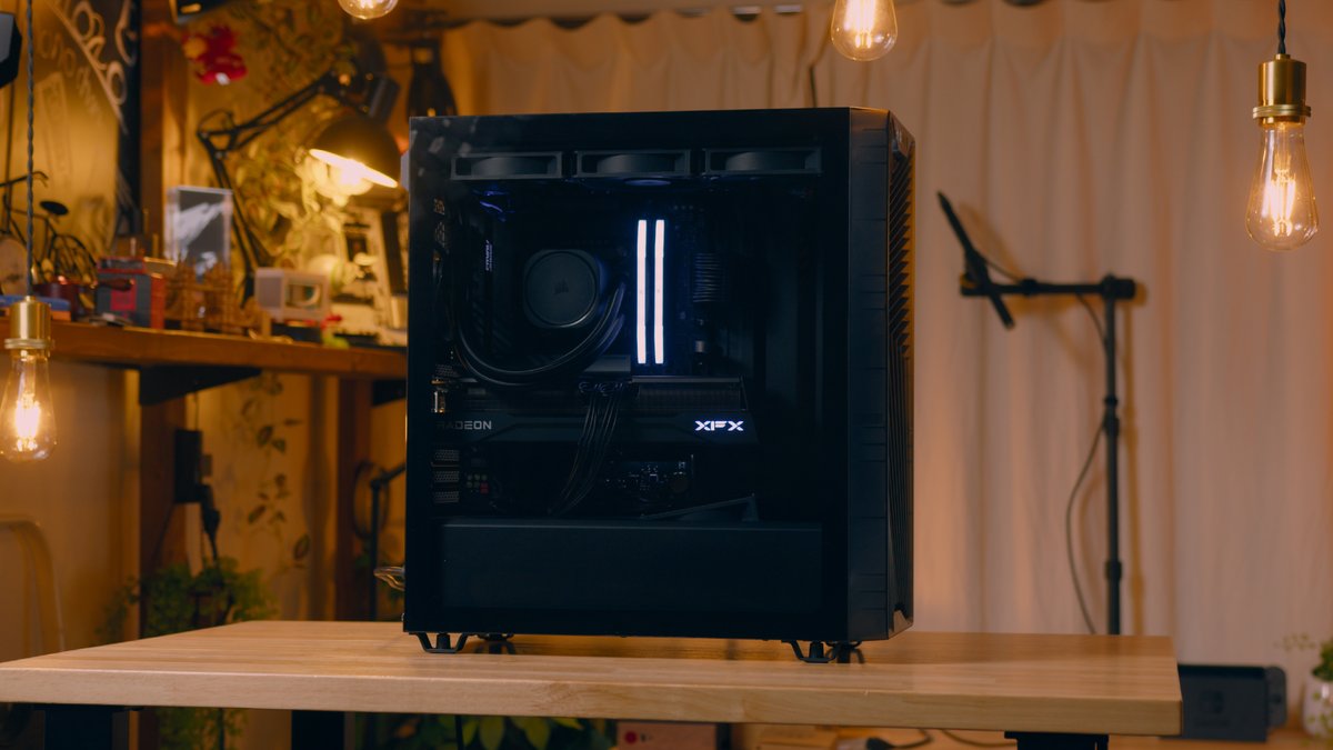 CORSAIR_JP's tweet photo. 本日公開された黒戸モノさん(@kuroto_mono) の動画で紹介された「CORSAIR 3200Dを使用したお淑やかに光るコスパ重視ゲーミングPC」をCORSAIR SPECIAL EVENT in NAGOYAでの展示が決定！

GIGABYTE Z890 AORUS ELITE WIFI7とXFX Swift AMD Radeon RX 9070XTとの組み合わせでスタイリッシュな仕上がりのPCにな���ています。

5月2日(土)ツクモ名古屋1号店にて開催のCORSAIRイベントで実機をご覧いただけます。
気になる動画は引用元の投稿から、実機はぜひ店頭でチェックしてください👀

CORSAIR SPECIAL EVENT in NAGOYA
📍 ツクモ名古屋1号店
🕚 5/2(土)11:00～17:00

イベント詳細はリプライを☑

ご協力いただいた @xfxjapan 様 @AORUS_JP 様ありがとうございます。