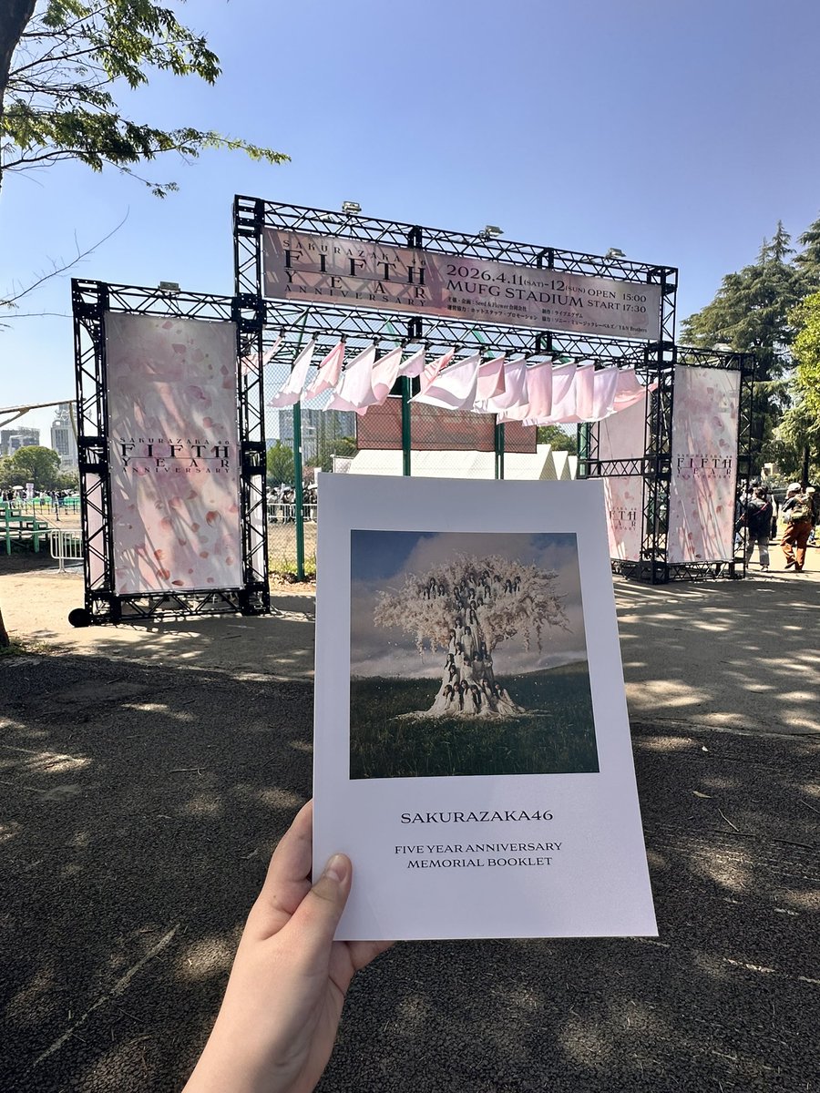 Mebusak46's tweet photo. 2026年　4月11〜12日

櫻坂46「 5thYEAR ANNIVERSARY LIVE 」

5周年おめでとうございます！

全てが最高でした！👏😭
国立に連れていってくれてありがとー！

これからも櫻坂46にお供させてください🩵🌸

最高の時間をありがとう💫

#櫻坂5thアニラ https://t.co/nyC5H2mIk2