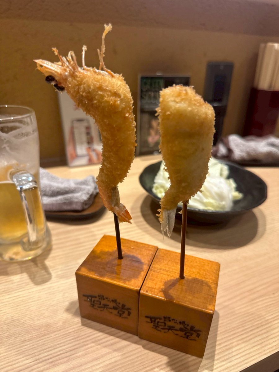 Maru_D's tweet photo. チーズバーガーフィレオフィッシュ、テリヤキバーガー。僕はチーズバーガー>フィレオフィッシュでした(*^^*)。ここマジで美味しかった😋 https://t.co/jMeIBQV12O