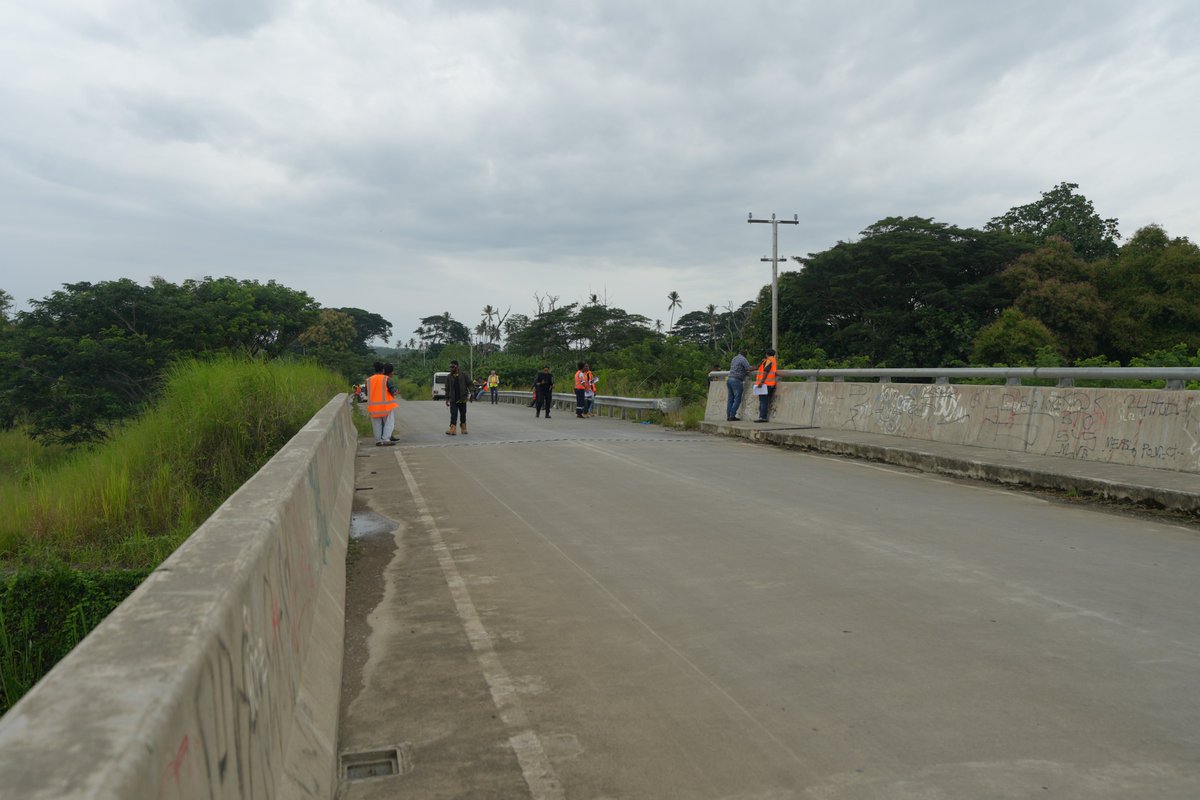 cdri_world's tweet image. 🛣️ Strengthening skills, updating design standards &amp;amp; creating climate-proofing manuals - this @cdri_world funded #IRAF project is making #PapuaNewGuinea’s roads more #resilient.

By withstanding floods, landslides &amp;amp; extreme weather, it supports safer transport for 9M+ people