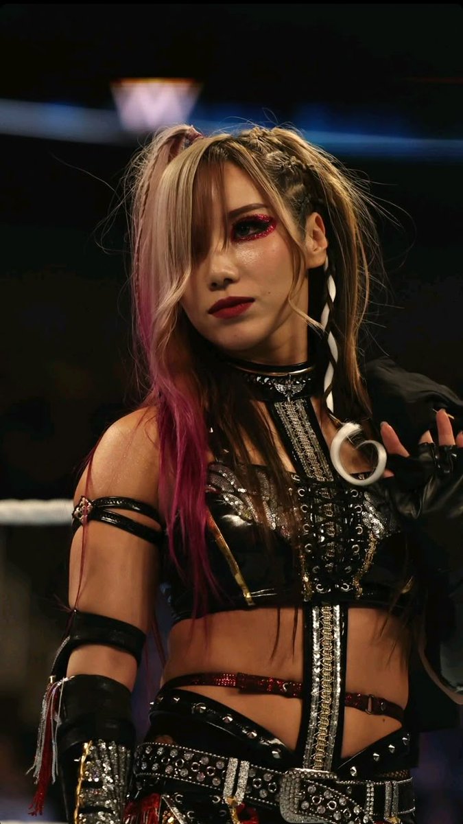 CrispyWrestling tweet media