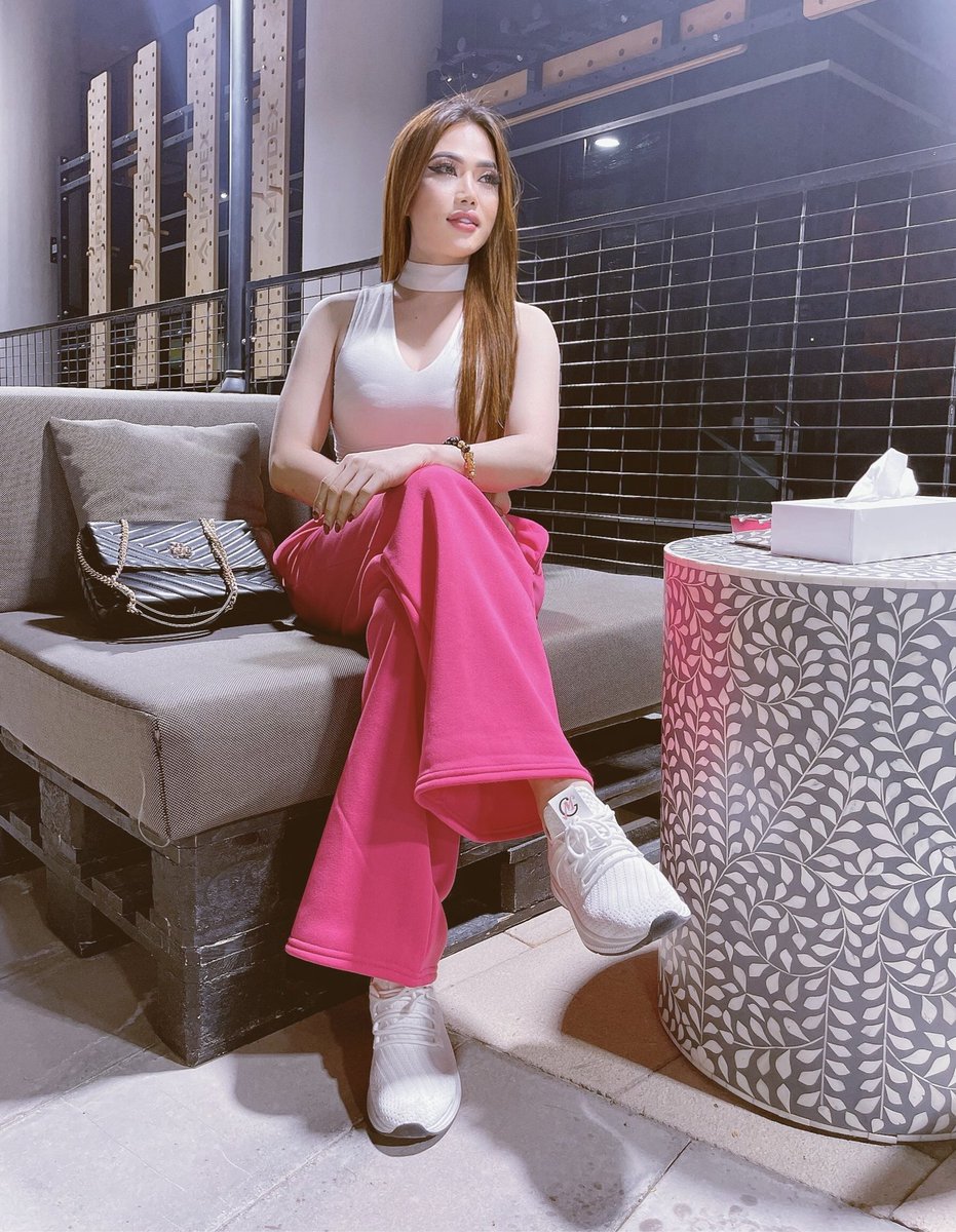 𝐁𝐞𝐥𝐥𝐚 𝐒𝐭𝐚𝐫 𝐀𝐣𝐦𝐚𝐧💕 tweet media