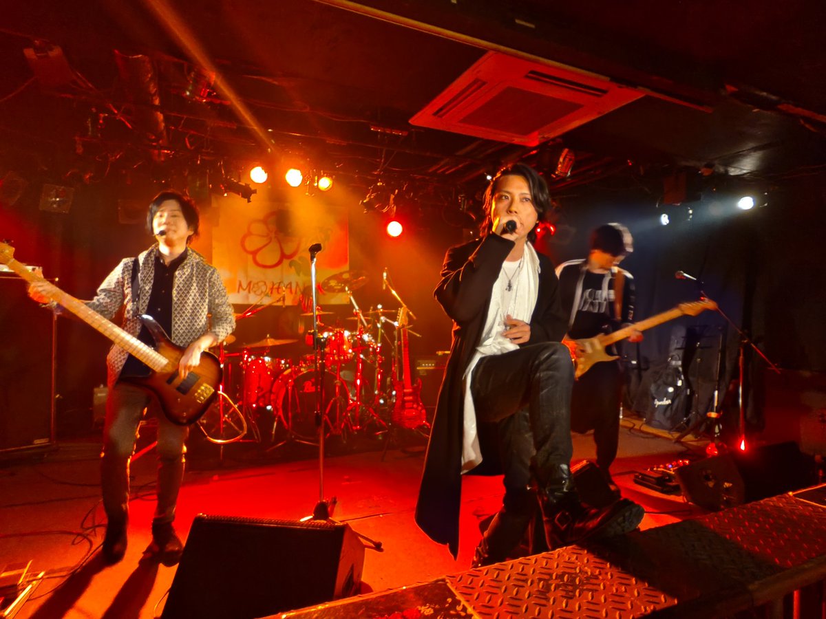 teluyuki's tweet photo. 昨日は大学の同期の友達のライブに行��てきた！🕋🎤🕺
🎸🥁🎹🎤 https://t.co/0aIq8CqcgI