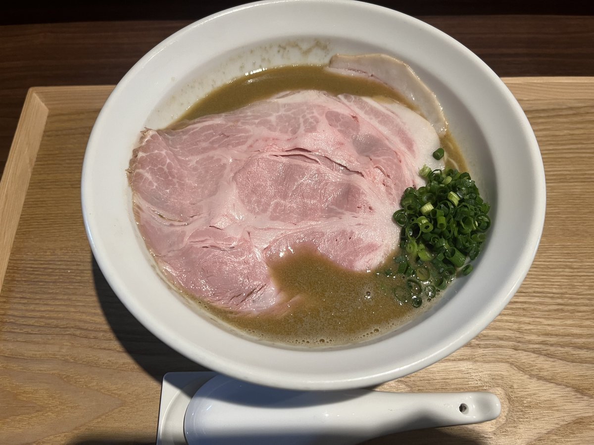 島 tweet media