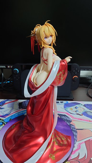 グロリアスのフィギュア届いたぜ 一目でアズレンだとわかるいいフィギュアだ…