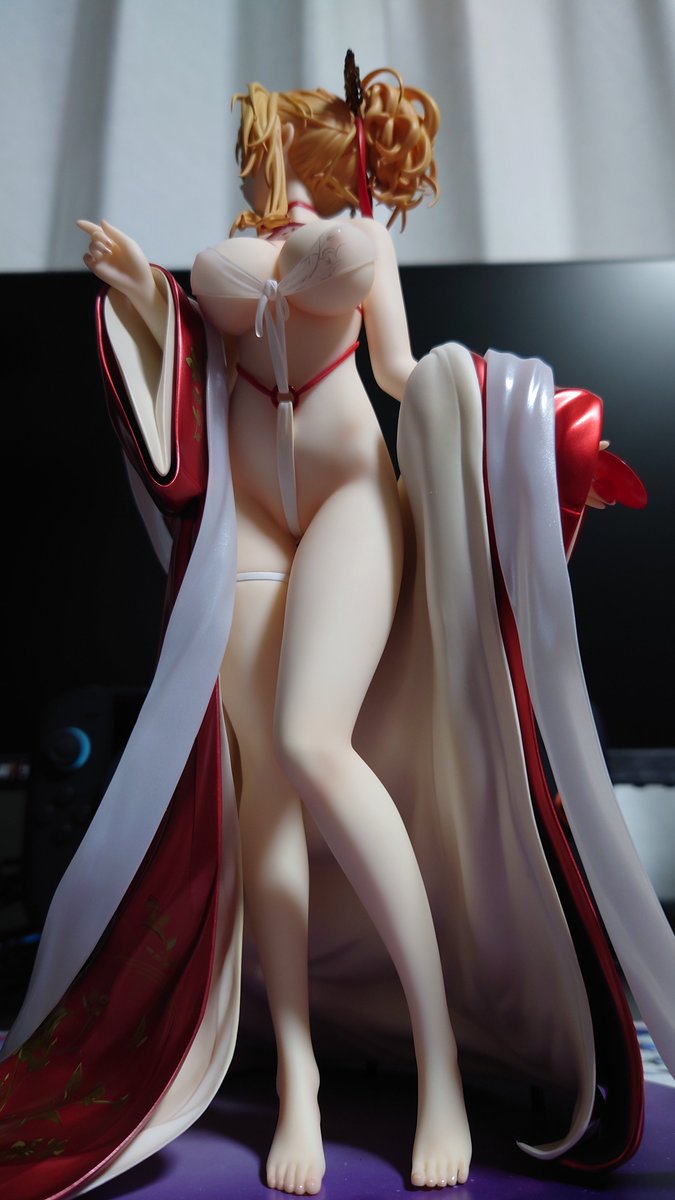 グロリアスのフィギュア届いたぜ
一目でアズレンだとわかるいいフィギュアだ… 