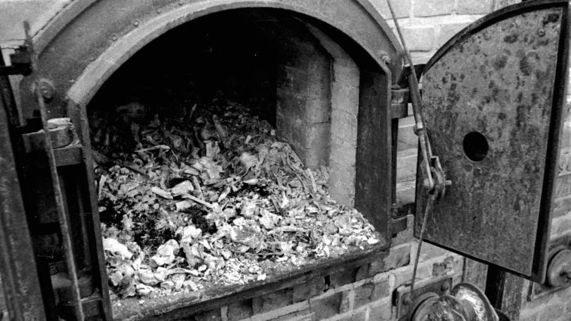 howhigh1337's tweet image. 🧵Німці провели обшуки у посольстві СРСР в Парижі через декілька днів після нападу на Радянський Союз.

Те, що там знайшли шокувало навіть нацистську верхівку.

Перш за все, в посольстві був стандартний набір: радіо обладнання, детонатори і часові механізми до них, вибухівка.