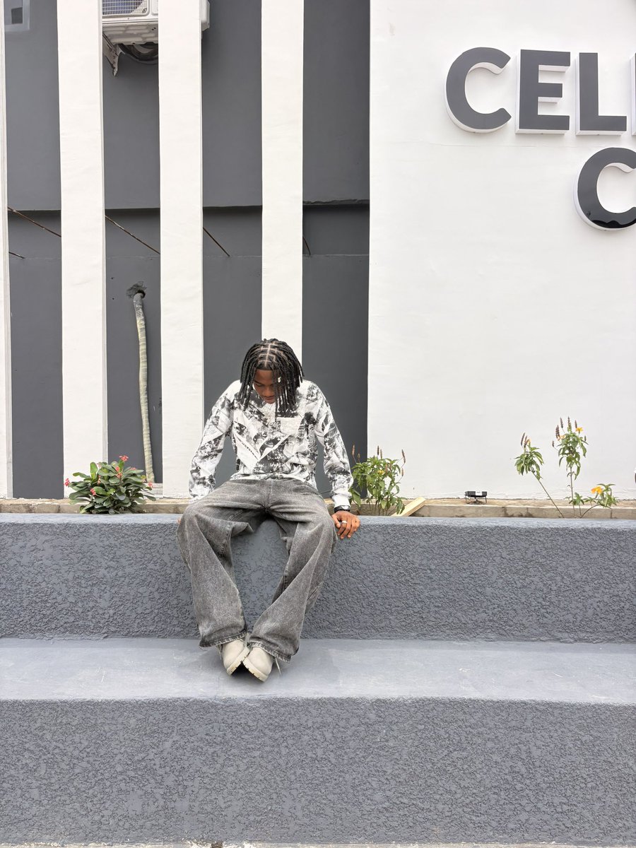 honour_can_code's tweet image. I’m Robinson, a Fullstack developer
i built @pxxl_space 
Bring website deals