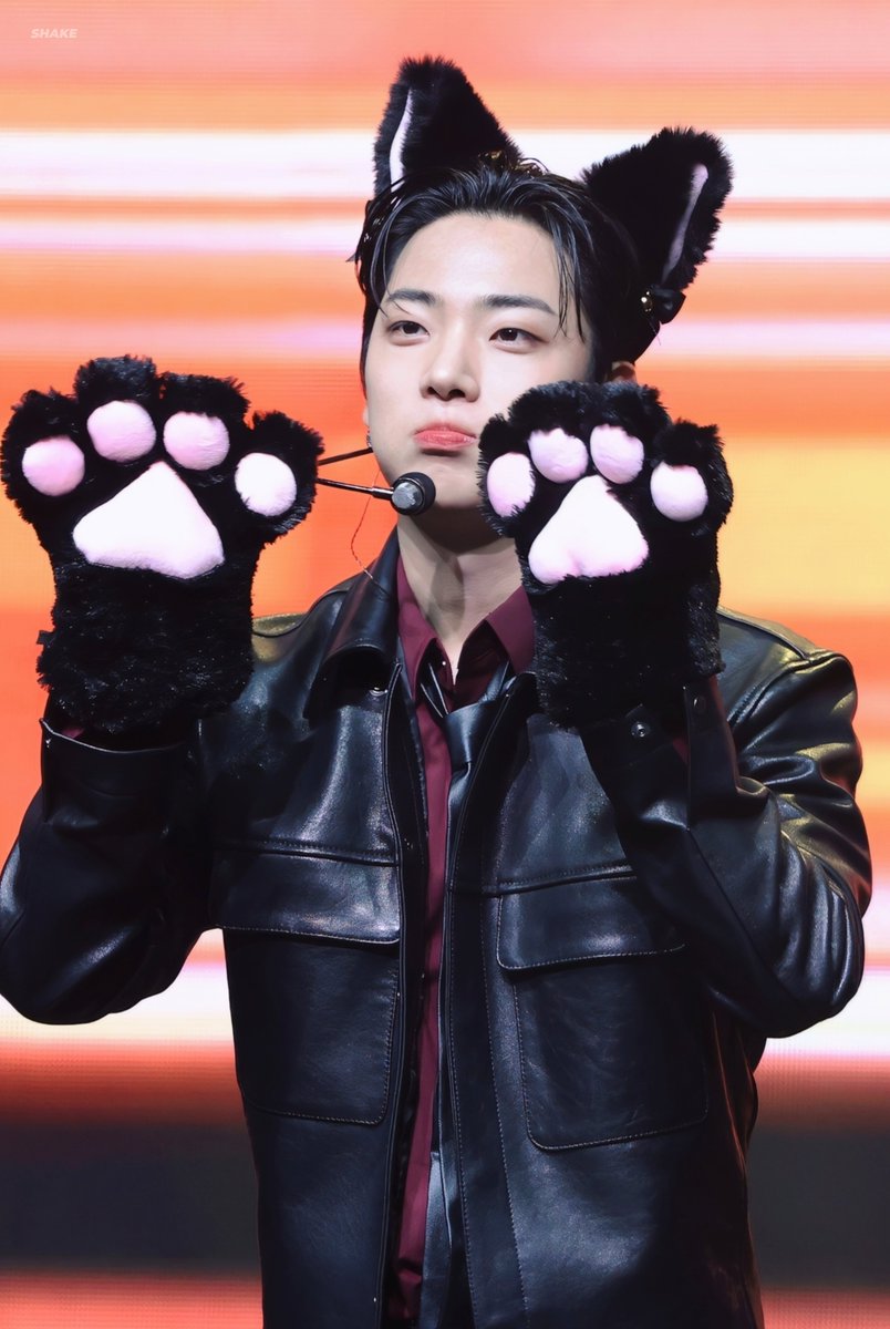 2026 ONF Fanmeeting [Re:Connect]

❤️❤️❤️❤️❤️❤️
      창냥이🐱
🖤🖤🖤🖤🖤🖤

#온앤오프 #ONF #이션 #이창윤