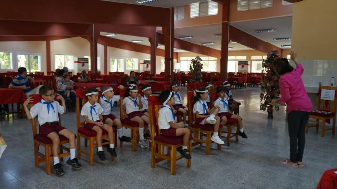 🌟 Pequeños pioneros del proyecto @Proyecto_uci.cu en la <a href="/universidad_uci/">Universidad de las Ciencias Informáticas</a> protagonizaron el festival “Ya sé leer, escribir y calcular”.
📚✍️ Con entusiasmo demostraron sus primeras hazañas en el saber, orgullo para maestros y familias.

ℹ📸 #SomosUCI #Cuba #UniversidadCubana