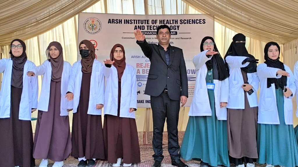 manwarkhankmr's tweet photo. Participated in a Drug Awareness Programme by #ARSH Institute & #ARSH Auto at #LalChowk #Srinagar .
#NashaMukhtBharat
#NashaMukhtBharatAbhiyan
@narendramodi @AmitShah @NitinNabin @blsanthosh @tarunchughbjp @manojsinha_ @iamsatsharmaca @Sunil_SharmaBJP @AshokKoul59 https://t.co/bZiJFNlw4q
