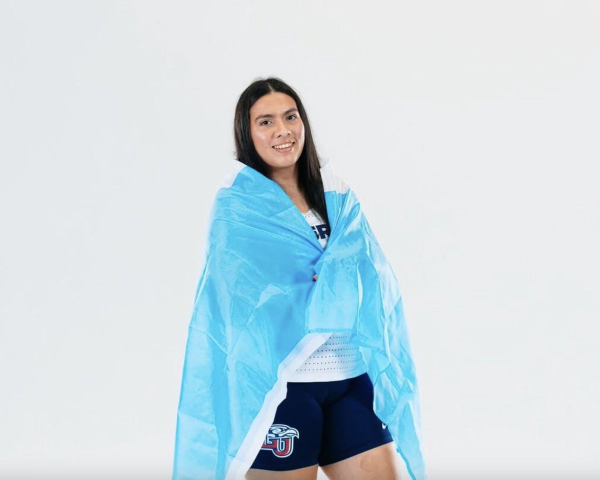 Sophie Pérez González es la primera lanzadora de martillo guatemalteca que rebasa 60 metros. Con Liberty University en la USA Conference, 62.08 metros. Rebasaron las decenas:
30 mtrs: Iris de Moscoso 32.76 (1994)
40: Ana Lucía Espinoza 42.58 (1997)
50: AL Espinoza 50.16 (1999)