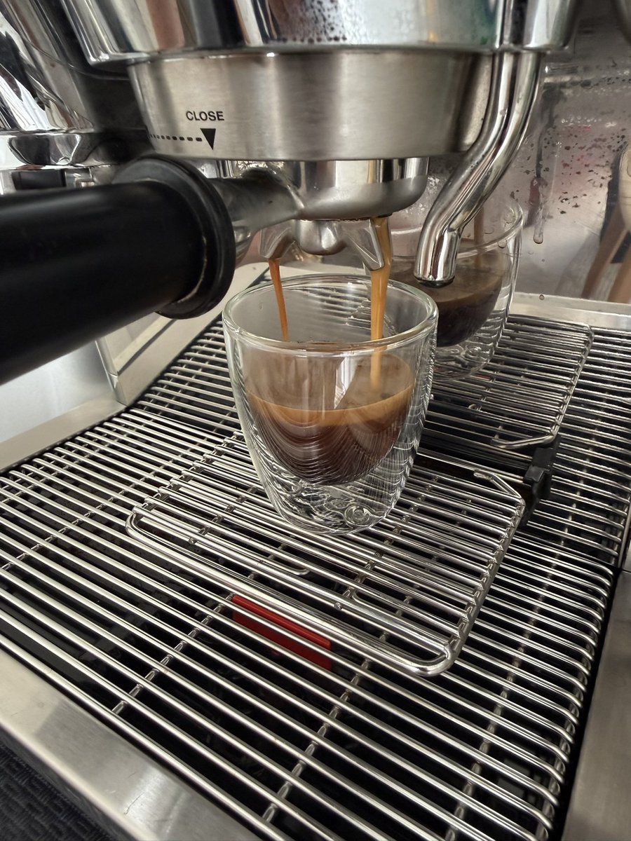 Poine3N's tweet image. #espresso #doppio  gibiyim 🤎🩶🖤