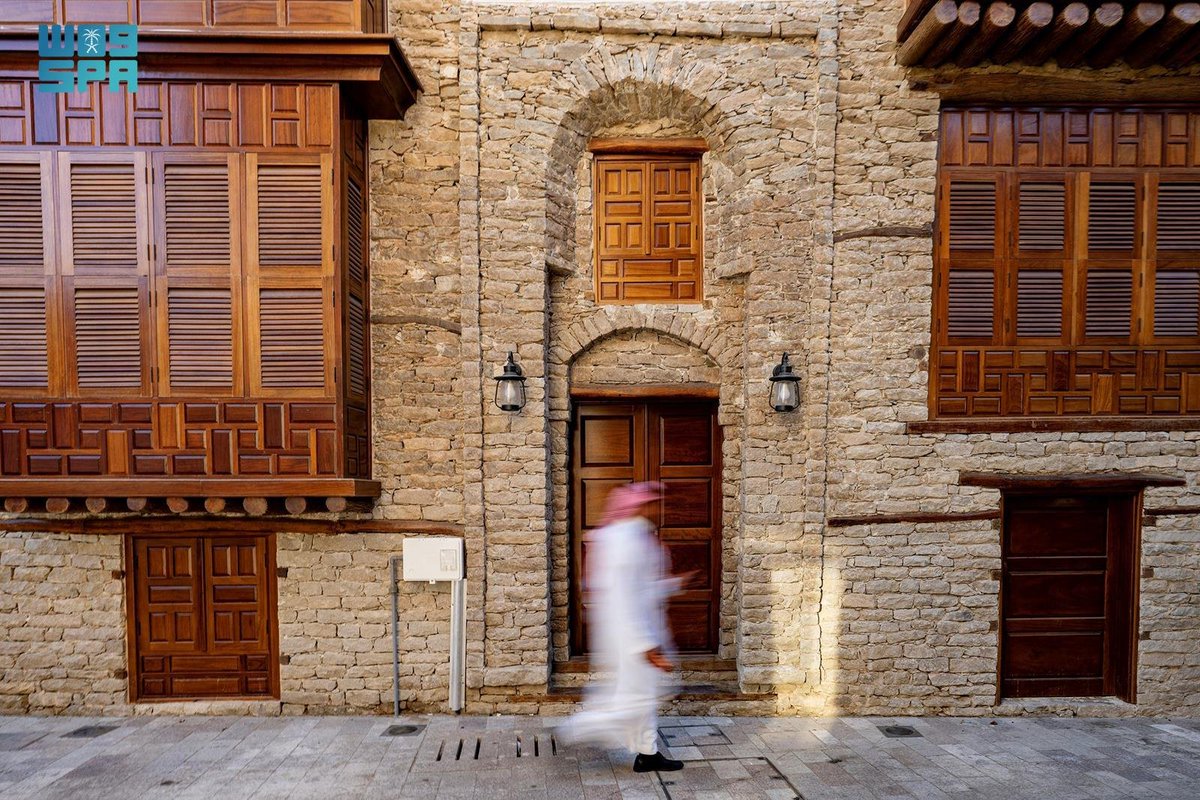 بيت شقير بالطائف.. إرث معماري ينهض من عمق التاريخ إلى واجهة الحاضر.
spa.gov.sa/N2571585
#واس