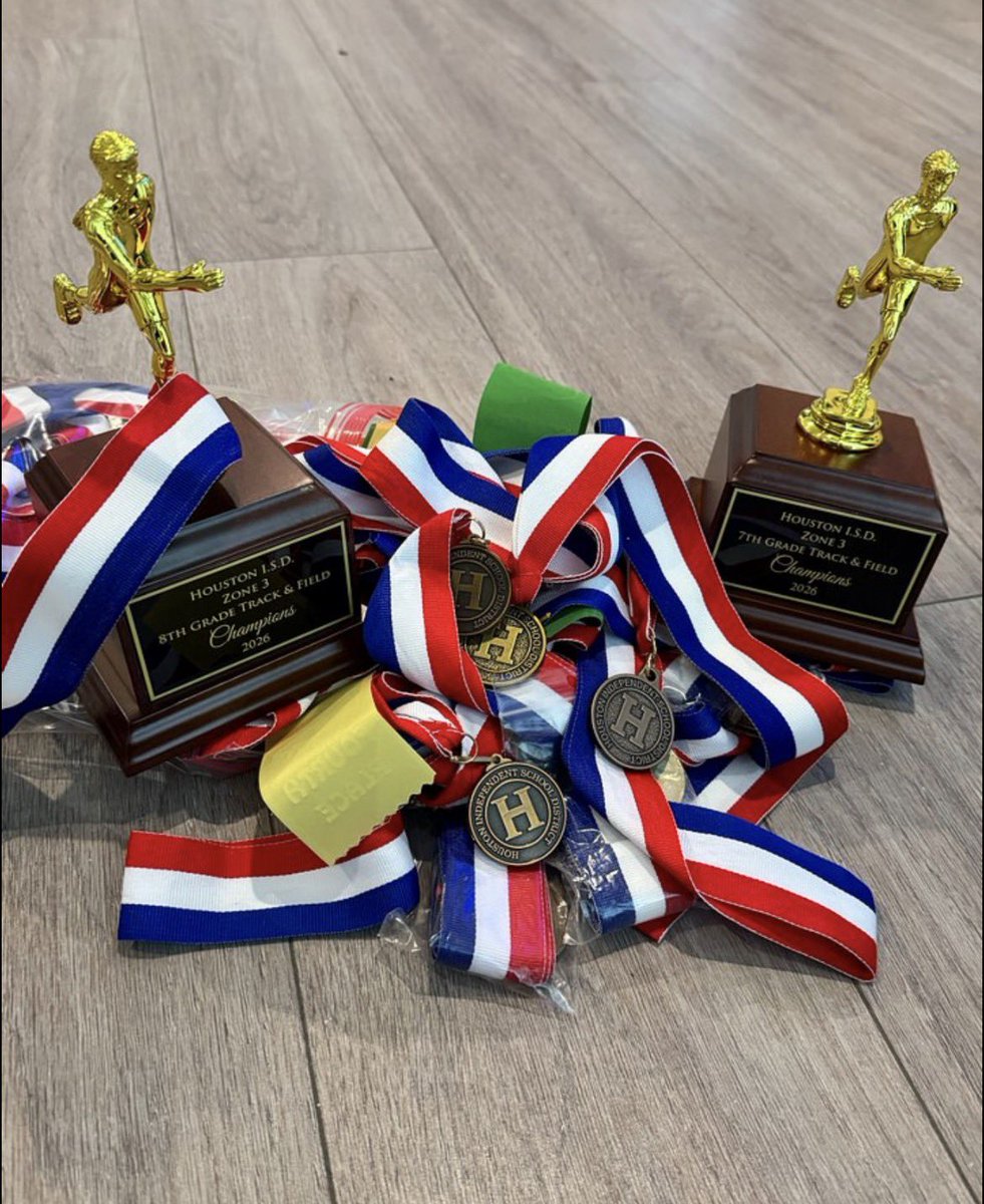 sirkim05's tweet image. The dance, 💃 🕺 the band, the track 🏃🏻‍♂️ Here at Black MS, excellence goes beyond the classrooms. @BlackMS_HISD  #ProudPRINCIPAL