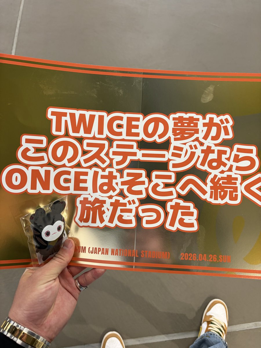 abcdacdca's tweet photo. TWICE 国立
一層2列目　
トロッコ目の前で
最高の最高マン https://t.co/6Z6mPxEKfd