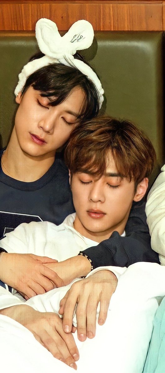 이사진 진짜 존나 아름다움
엄마는 염정아
아빠는 콩순이쌍커풀