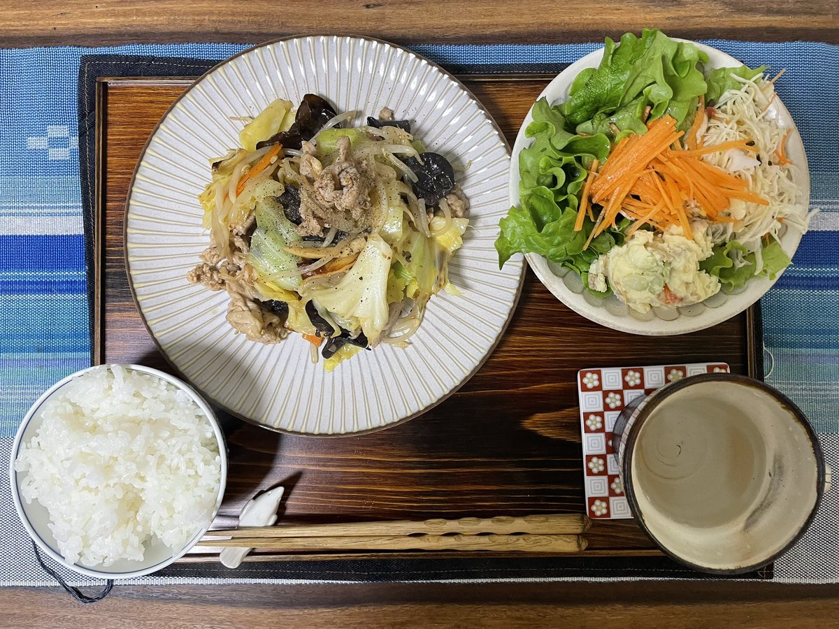 Tomo_Mrk3B01's tweet image. Here’s Stir-fried pork and veggies set meal for #dinner tonight!😋
Hmm. Looks so good that I’m worried whether rice in the cooker is much enough for this dish. Because I would refill rice at least once! Okay. Let’s eat!
#cookingathome 
#おうちごはん 
#twinglish 
#Twitter家庭料理